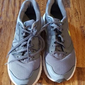 Nike downshifter 6 size 9